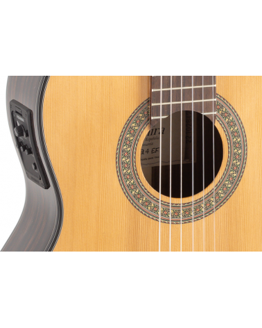 ADMIRA A4 ELECTRIFICADA CON FISHMAN SERIE ARTESANÍA GUITARRA CLÁSICA