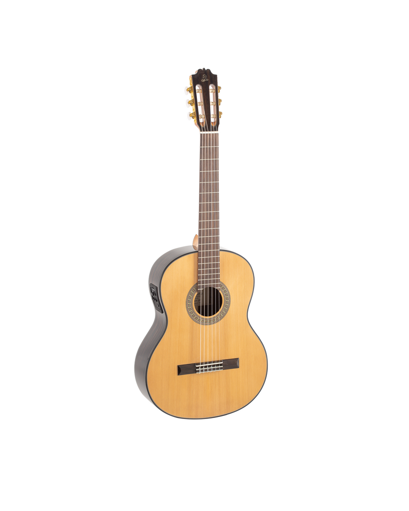 ADMIRA A4 ELECTRIFICADA CON FISHMAN SERIE ARTESANÍA GUITARRA CLÁSICA