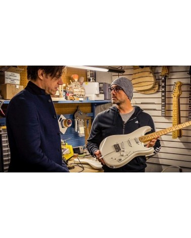 Fender EOB Stratocaster, Maple Fingerboard, Olympic White